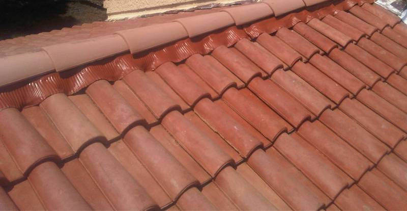 traitement des tuiles romane avec faîtage closoir sur Martigues 13500