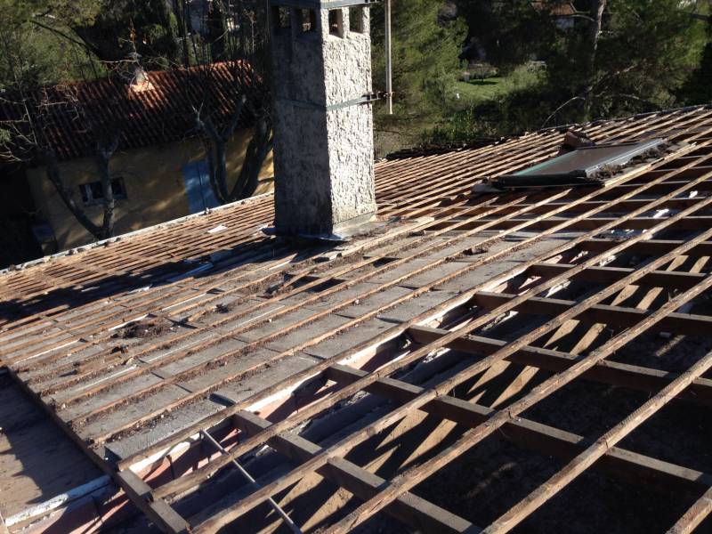 dépose de la toiture pour réfection de tuile sur Marignane